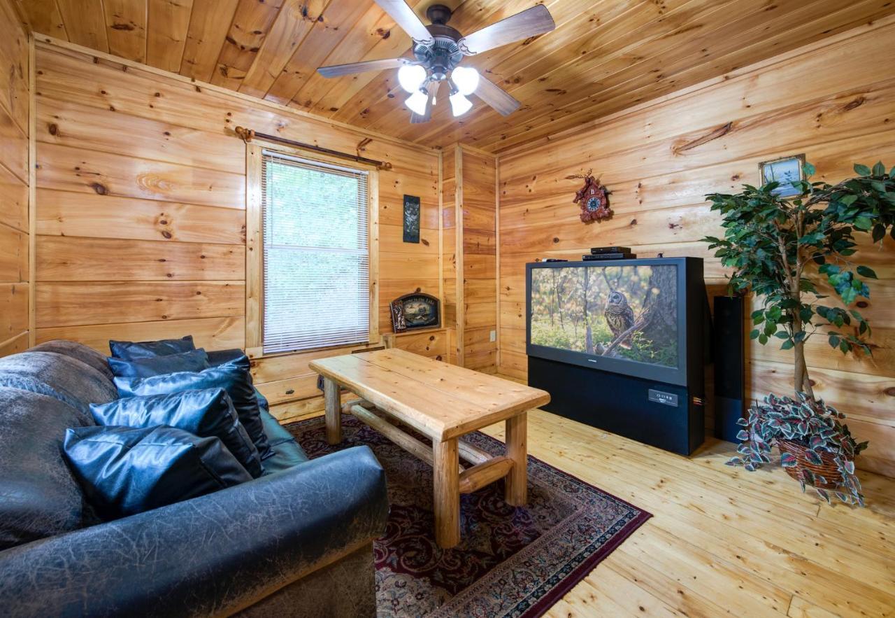 Cabin Of Dreams, 3 Bedroom Water View, Wifi, Hot Tub, Pool Table, Sleep 8 Sevierville Exterior photo
